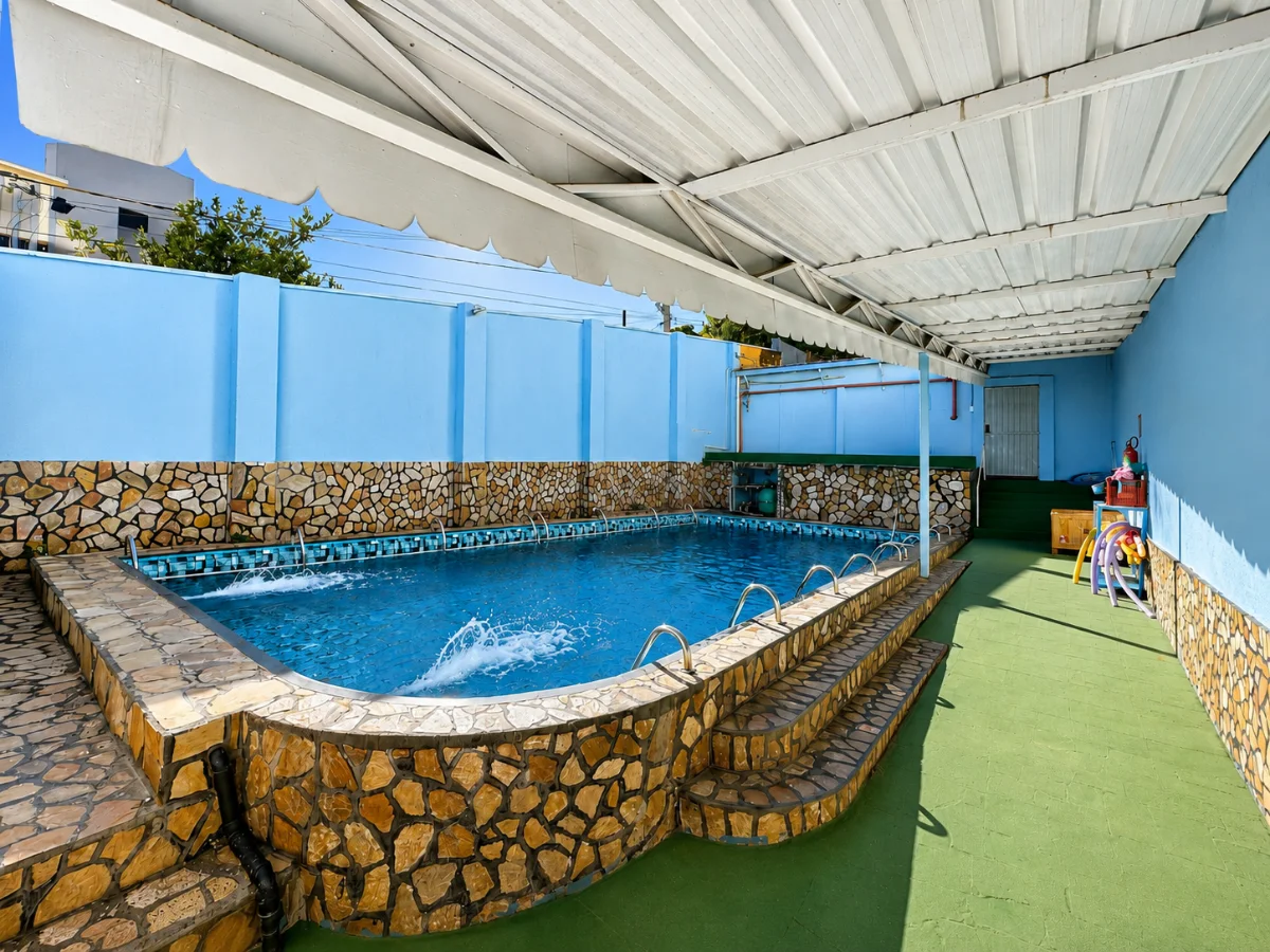 Área da piscina do Colégio Monte Calvário