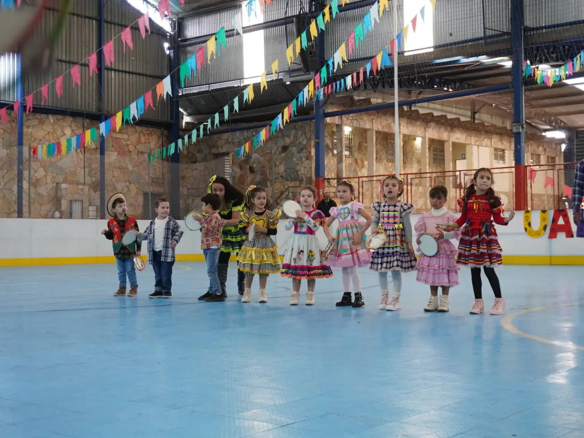 Apresentação das crianças na Festa Junina da Educação Infantil